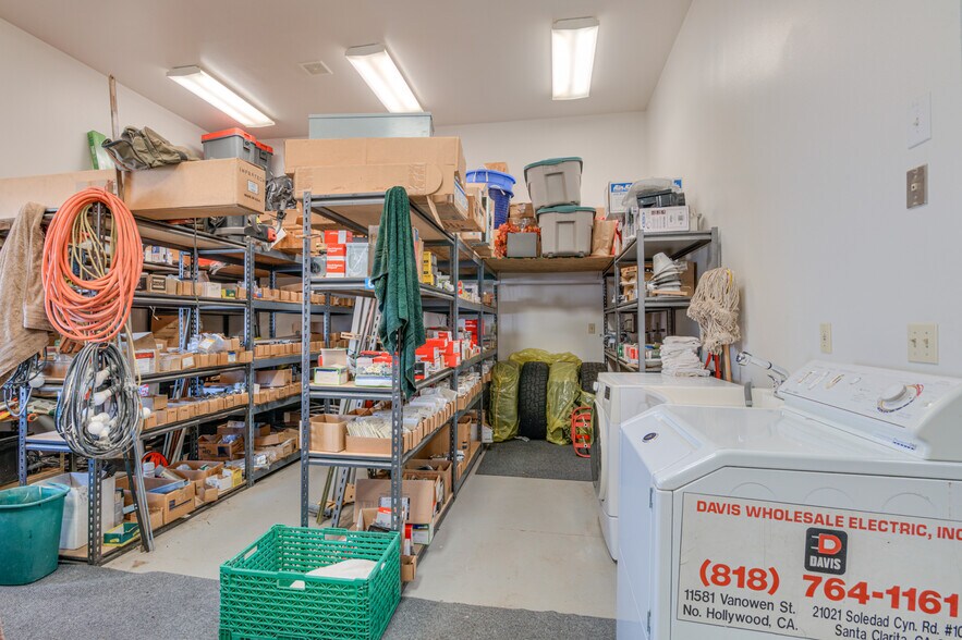 More Photos Of 723 N Curtis Ct, Sisters Industrial For Sale