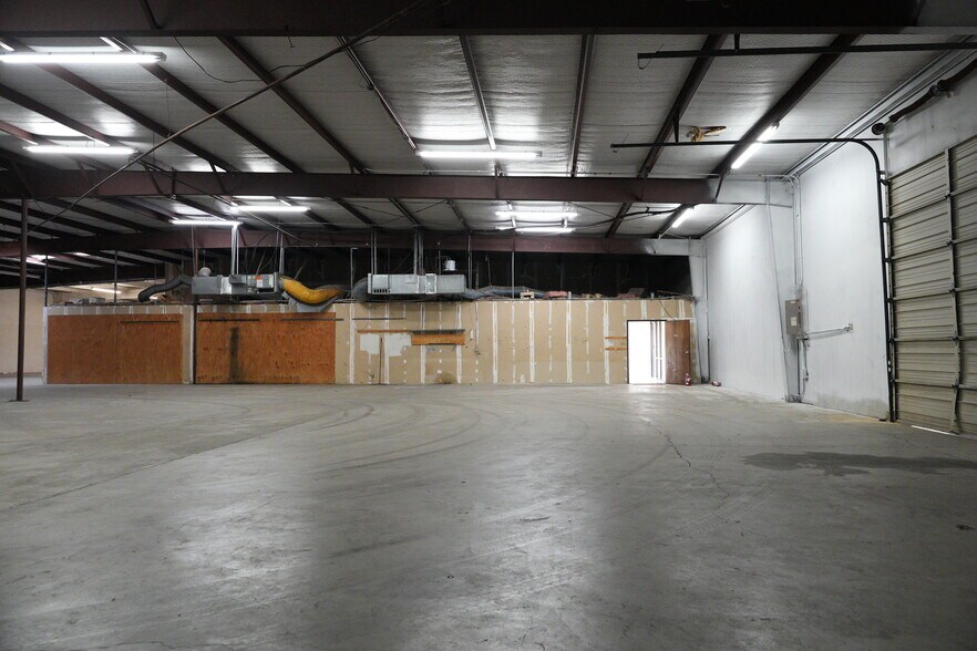 More Photos Of 501 Industrial Dr, Richardson Warehouse For Lease