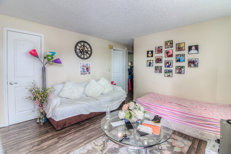 More Photos Of 1704 S 12th Ave, Yakima Apartments For Sale