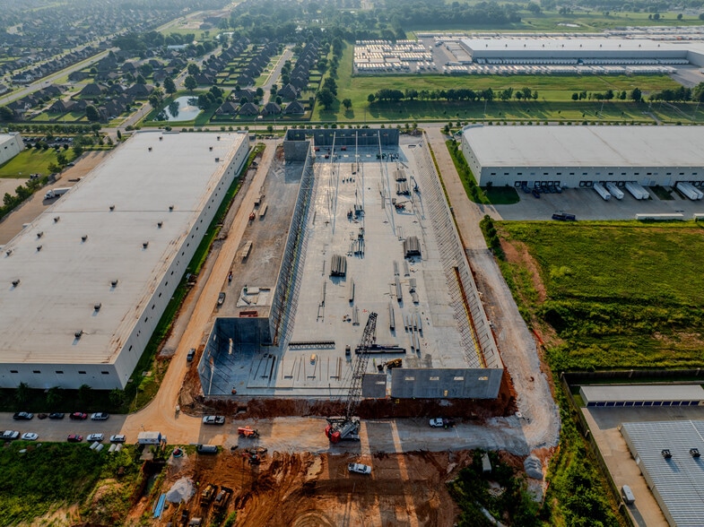 More Photos Of 5100 SW Regional Airport Blvd, Bentonville Warehouse For Lease
