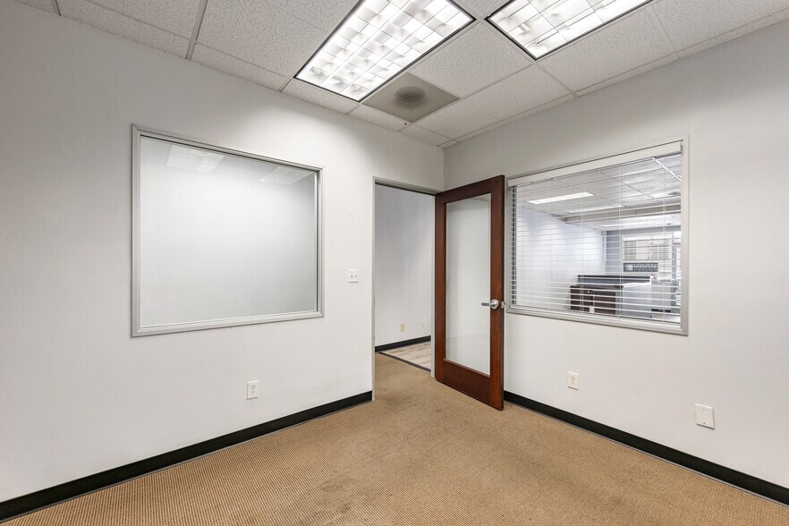 More Photos Of 28 N Los Robles Ave, Pasadena Office For Lease