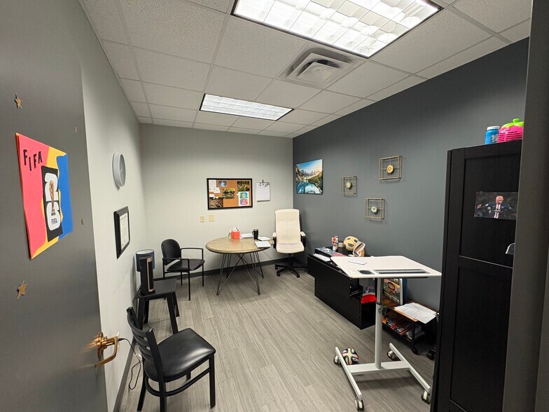 More Photos Of 1624 Westgate Cir, Brentwood Medical For Lease