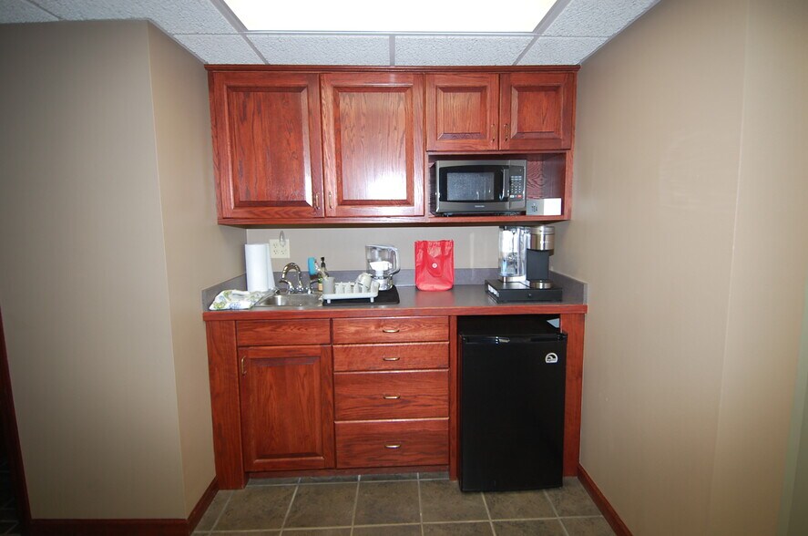 More Photos Of 102 E Main St, Washington Office For Sale