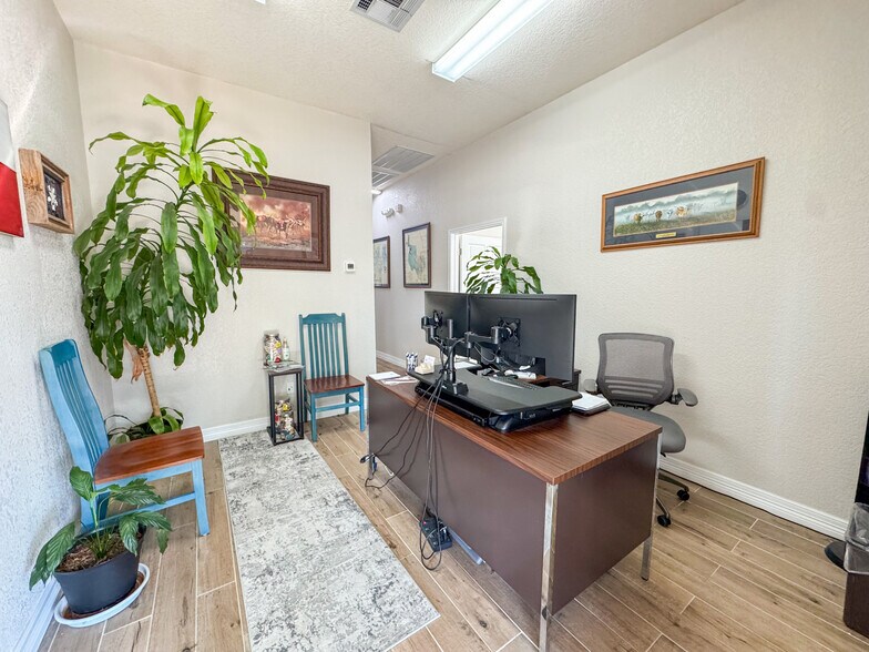More Photos Of 600 Round Rock West, Round Rock Medical For Lease