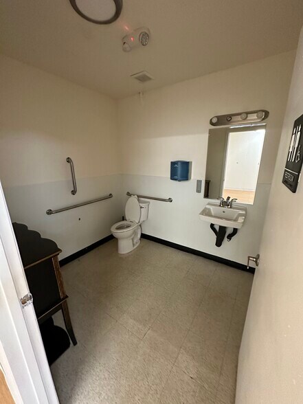 More Photos Of 9165 W Van Buren St, Tolleson General Retail For Lease
