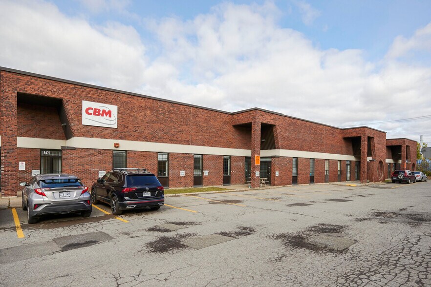 More Photos Of 8459-8497 Ch Dalton, Mont-Royal Flex For Lease