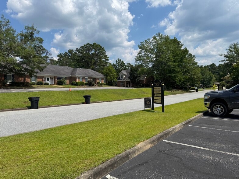 More Photos Of 2104-2112 Executive Park Dr, Opelika Office For Lease
