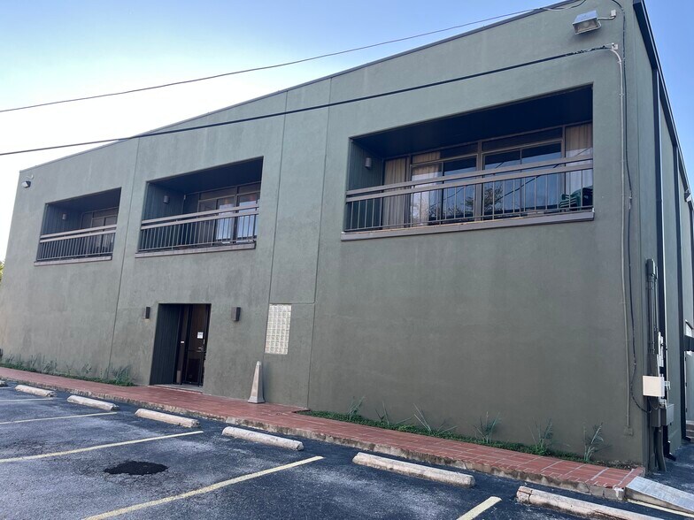 More Photos Of 1739 Citadell Plz, San Antonio Office For Lease
