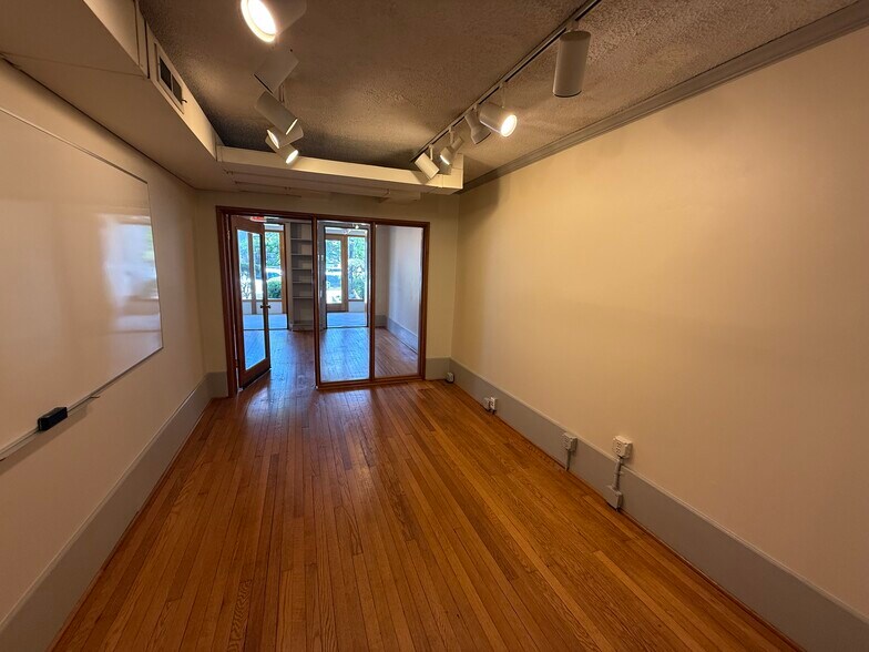 More Photos Of 3447 W Cary St, Richmond Office For Lease