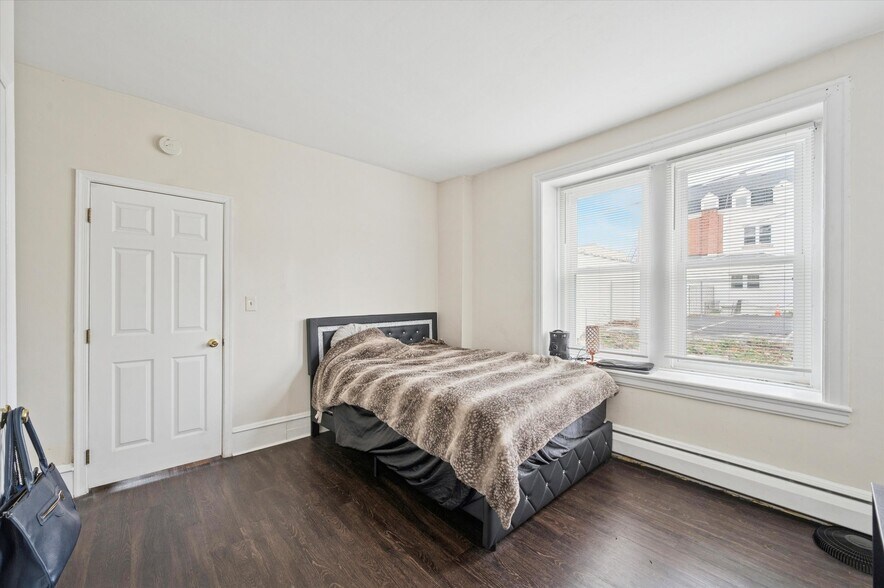 More Photos Of 107 Walnut Ave, Ardmore Apartments For Sale