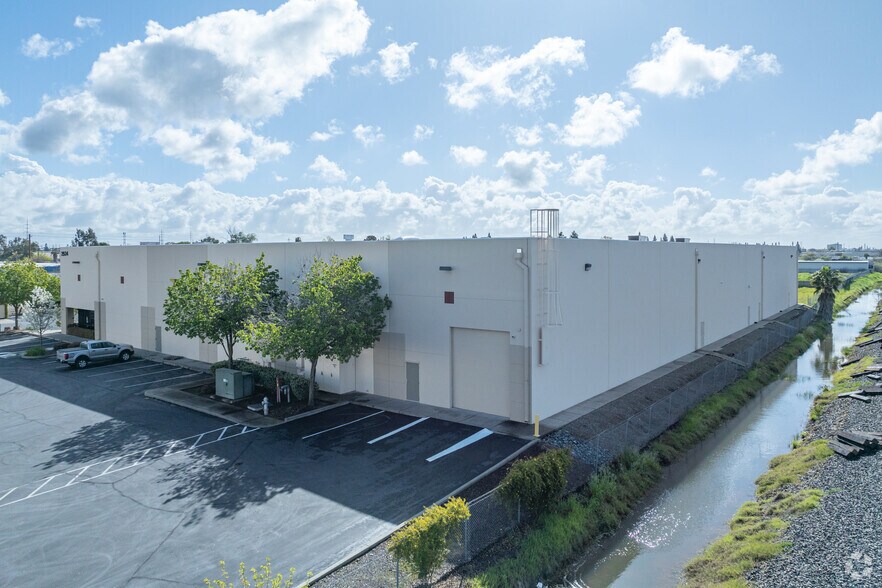 More Photos Of 2934 Ramona Ave, Sacramento Warehouse For Lease