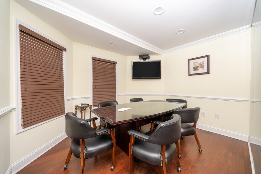 More Photos Of 224 Johnson Ave, Hackensack Office For Lease