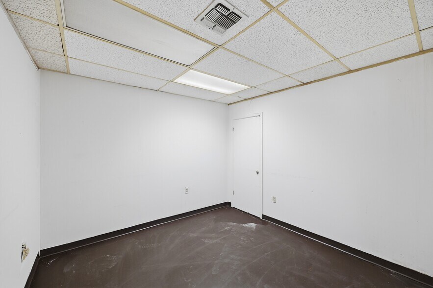 More Photos Of 4795 Mcwillie Dr, Jackson Office For Sale