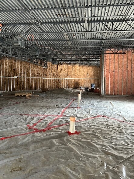 More Photos Of 1595 E Sumner St, Hartford Storefront For Sale