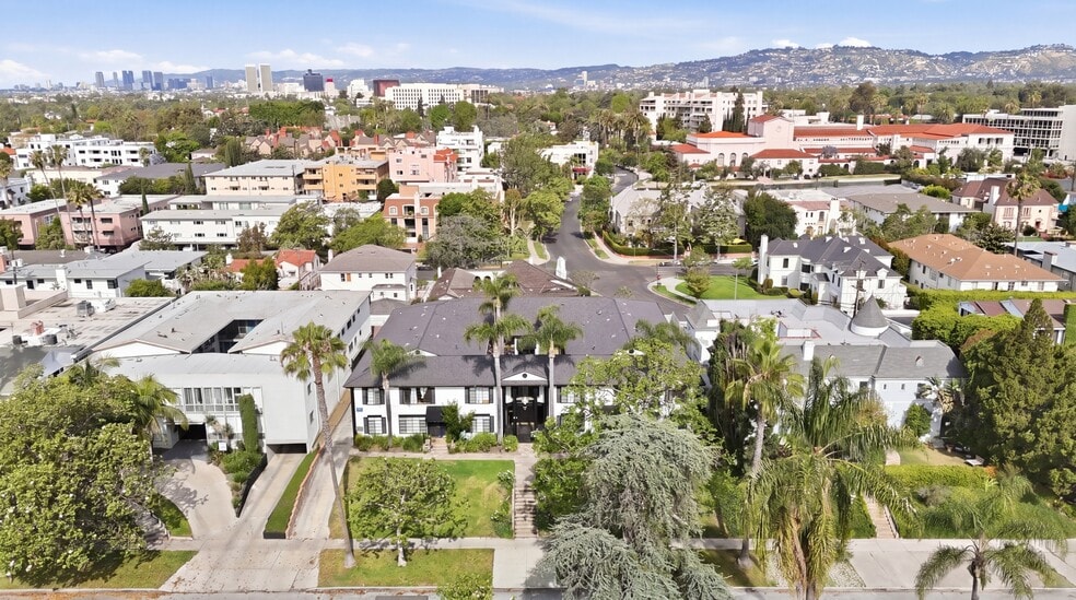 More Photos Of 817 S Windsor Blvd, Los Angeles Apartments For Sale