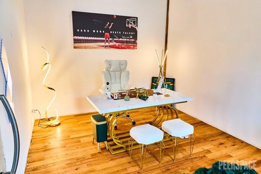 More Photos Of 210 N Racine Ave, Chicago Office For Lease