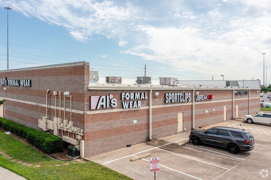 More Photos Of 19859 Katy Fwy, Houston Freestanding For Lease