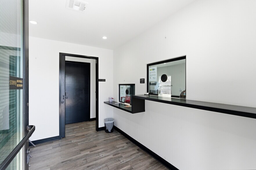 More Photos Of 13449 Van Nuys Blvd, Pacoima Storefront Retail Office For Sale