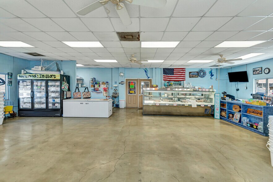 More Photos Of 2241 State Highway 35 N, Port Lavaca Storefront For Sale