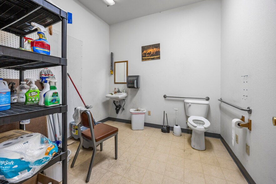 More Photos Of 7509 W Deschutes Rd, Kennewick Office For Sale