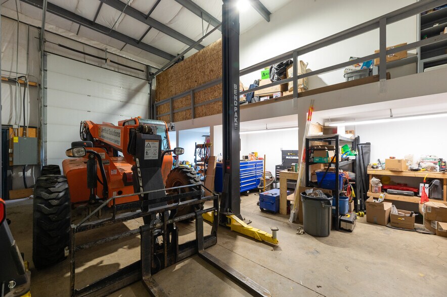 More Photos Of 380 Mackenzie Blvd, Fort McMurray Warehouse For Lease