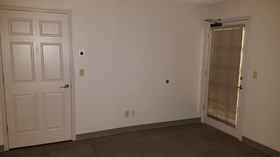 More Photos Of 1807 4th Corso, Nebraska City Office For Lease