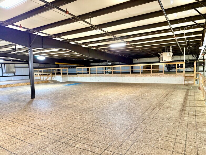 More Photos Of 12045 6300 Rd, Montrose Flex For Lease