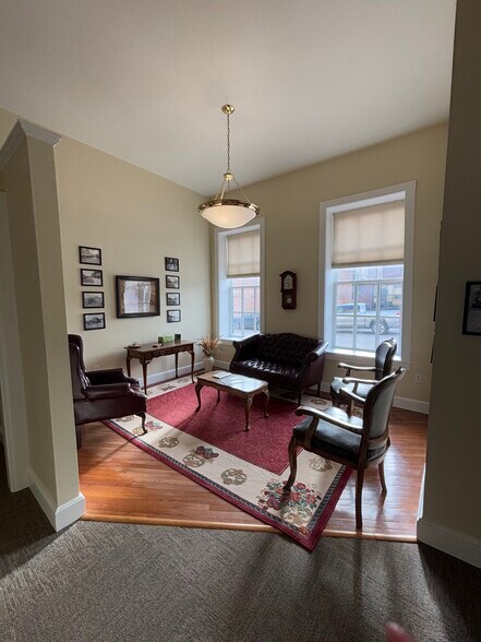 More Photos Of 201 N 3rd St, Hannibal Office For Sale