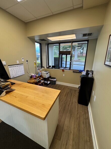 More Photos Of 105 New House Dr, Charlottesville Restaurant For Lease