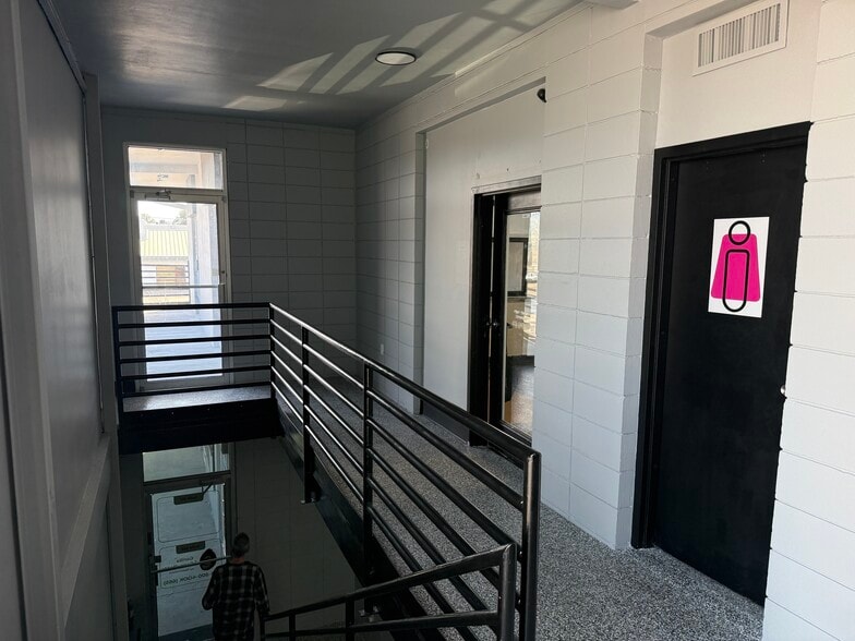 More Photos Of 1723 W Kennedy Blvd, Tampa Storefront Retail Office For Lease
