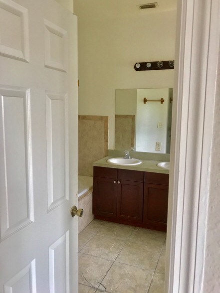 More Photos Of 1800 Bassinger St, Kissimmee Apartments For Sale