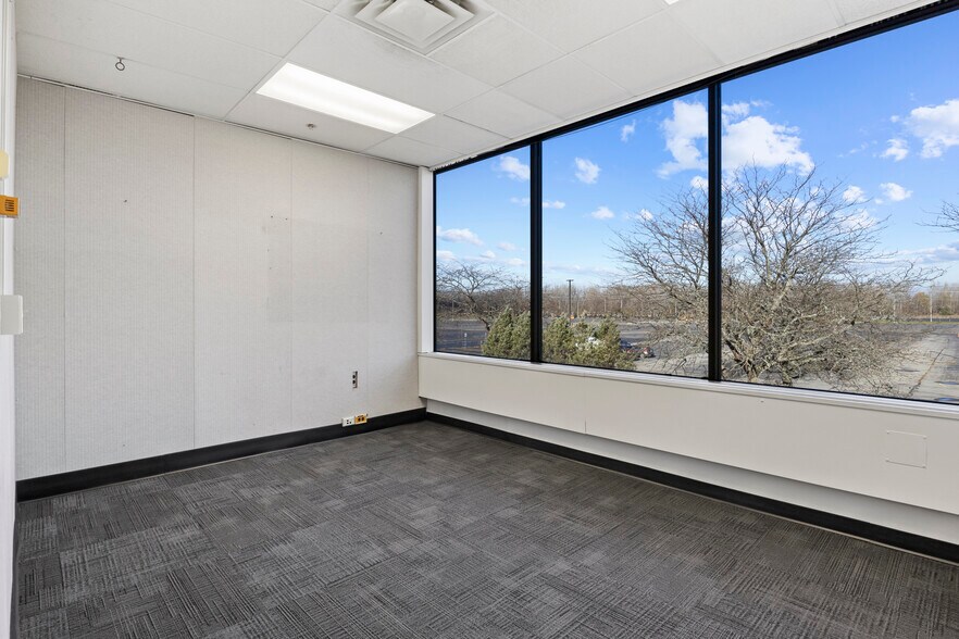 More Photos Of 700 Resende Rd, Webster Unknown For Lease