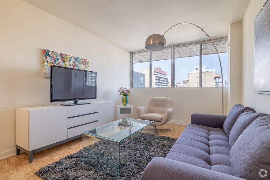 More Photos Of 2021 Av Atwater, Montréal Apartments For Lease
