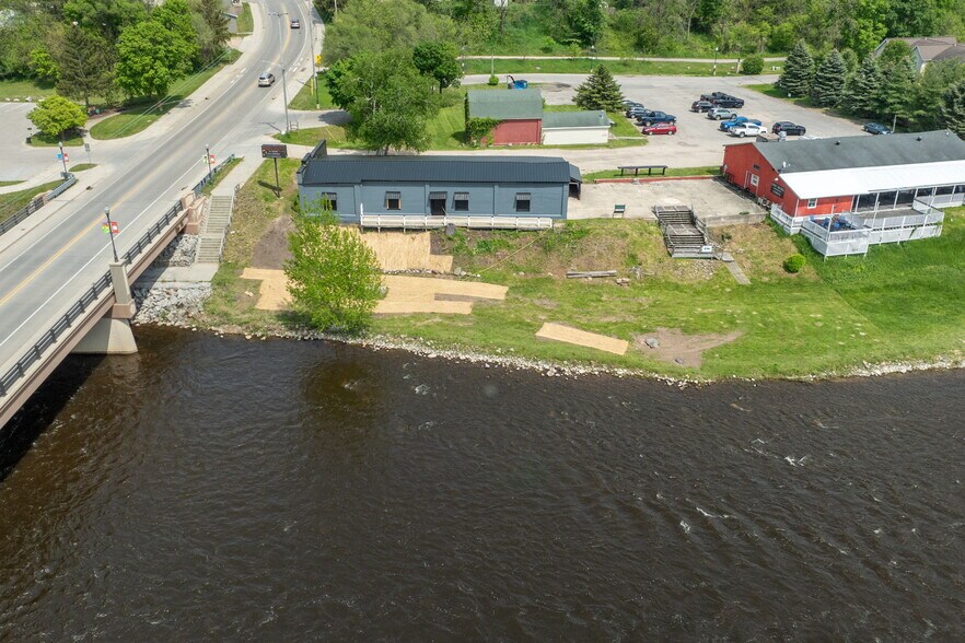 More Photos Of 226 Baldwin St, Big Rapids Light Distribution For Sale