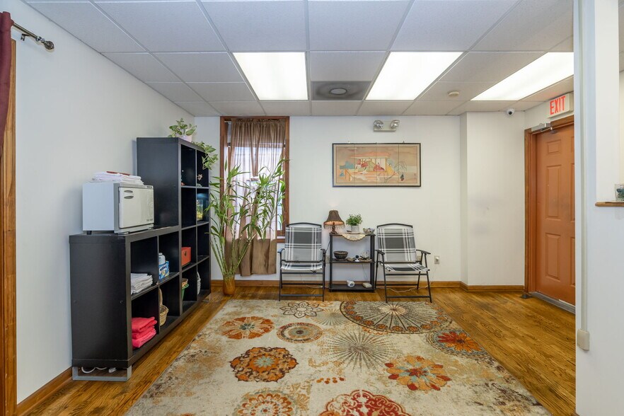 More Photos Of 46 Columbia St, Albany Office For Sale