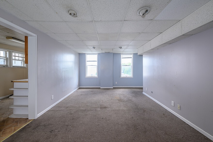 More Photos Of 7164 Kaw Dr, Kansas City Warehouse For Sale