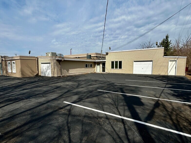 More Photos Of 8535 NE Central Ave, Blaine Office For Sale