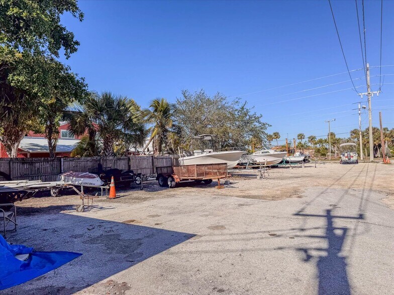 More Photos Of 17671-17681 San Carlos Blvd, Fort Myers Marina For Sale