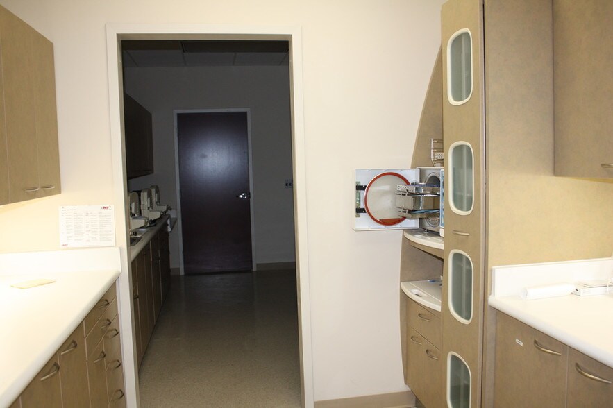 More Photos Of 5000 Market St, Wilmington Schools For Lease