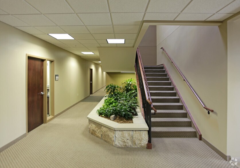 More Photos Of 563 Bielenberg Dr, Woodbury Medical For Sale