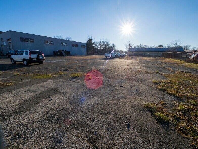 More Photos Of 39 Meade St, Trenton Distribution For Lease