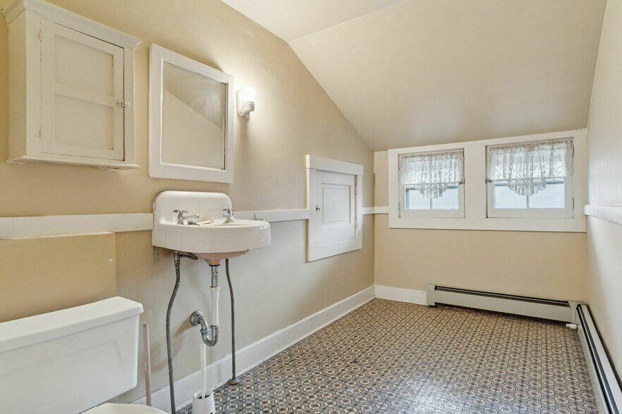 More Photos Of 2318 S 1st Ave, Minneapolis Office For Sale