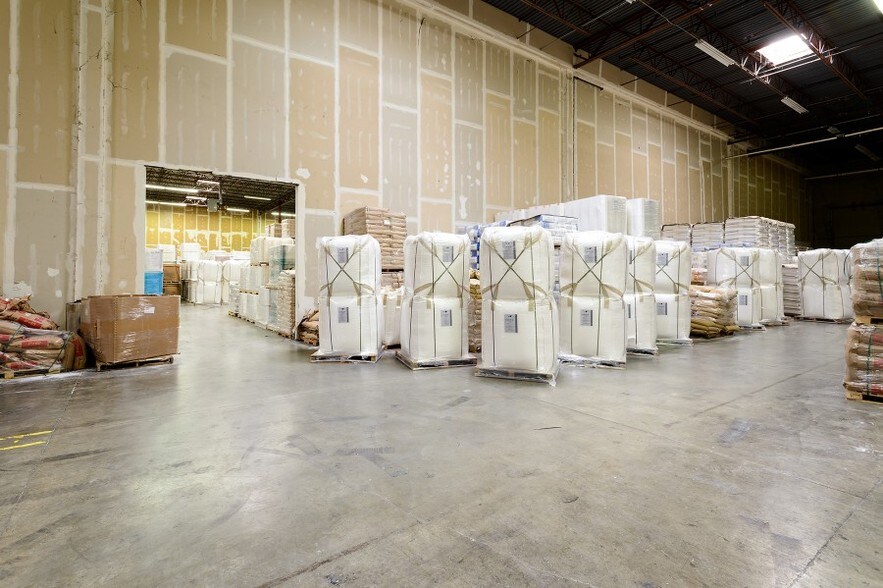 More Photos Of 6600 Cabot Dr, Glen Burnie Warehouse For Lease