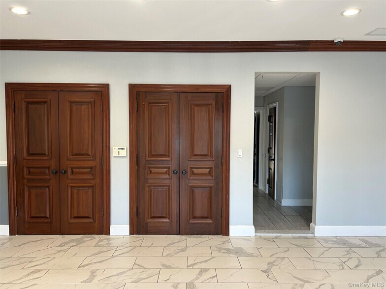 More Photos Of 361 Union Blvd, West Islip Office For Sale