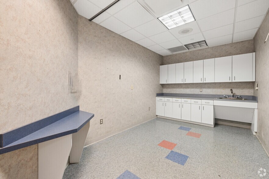More Photos Of 555 Kinderkamack Rd, Oradell Medical For Sale