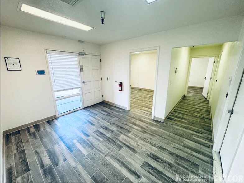 More Photos Of 1665-1700 E 18th St, Tucson Showroom For Lease