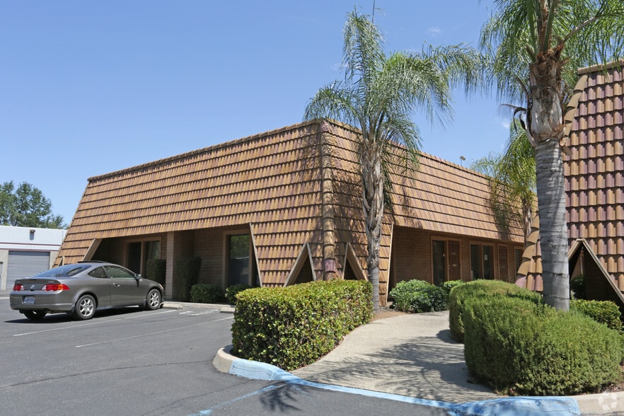More Photos Of 2017 N Gateway Blvd, Fresno Office For Lease