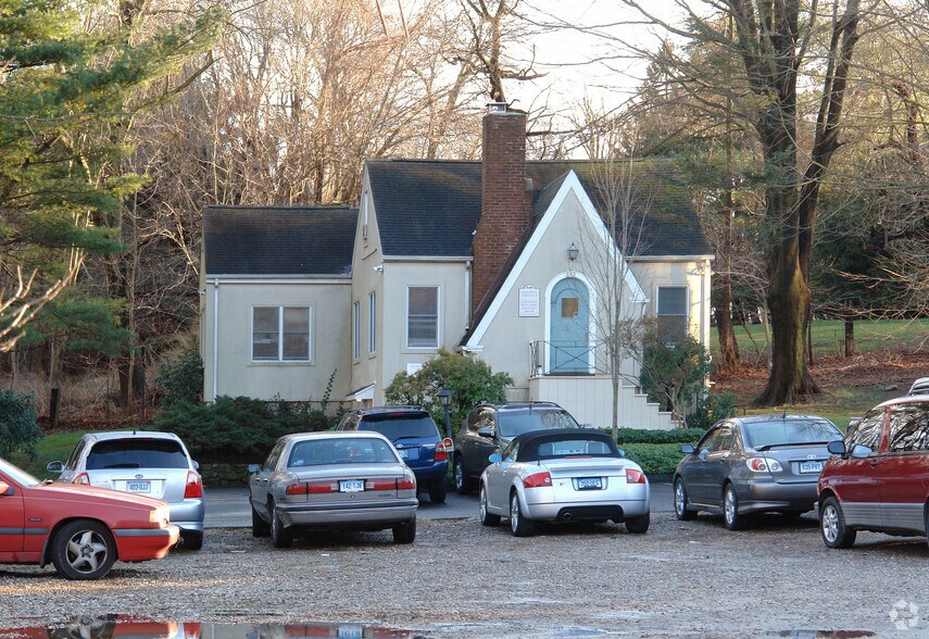 More Photos Of 840-850 Post Rd, Westport Freestanding For Lease