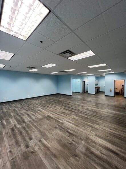 More Photos Of 215 Remington Blvd, Bolingbrook Medical For Lease