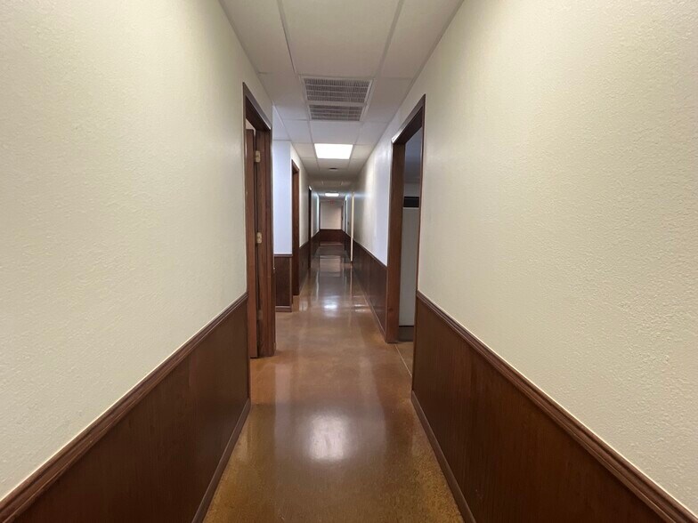 More Photos Of 4301 Danhil Dr, Brownwood Manufacturing For Lease